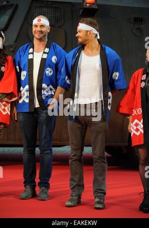 Regisseur Patrick Hughes (L) und Schauspieler Kellan Lutz (R) von "The Expendables 3" bei den 27. Internationalen Filmfestspielen. Stockfoto