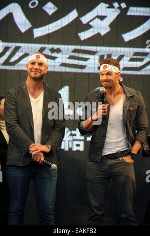 Regisseur Patrick Hughes (L) und Schauspieler Kellan Lutz (R) von "The Expendables 3" bei den 27. Internationalen Filmfestspielen. Stockfoto