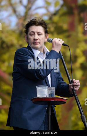 London, UK, 07.05.2014: The Pogues spielen Britische Sommerzeit Hyde Park. Personen im Bild: Shane MacGowan. Bild von Julie Edwards Stockfoto