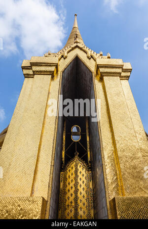 Tempel des Smaragd-Buddha Phra Si Rattana Chedi (die Hauptstupa) Stockfoto