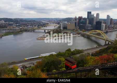 Pittsburgh, Pennsylvania mit dem Zusammenfluss von Ohio, Allegheny und Monongahela mit Duquesne Incline Stockfoto