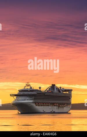 Sonnenaufgang mit der Caribbean Princess Eingabe Acadia N.P, Bar Harbor, Maine, Vereinigte Staaten Stockfoto