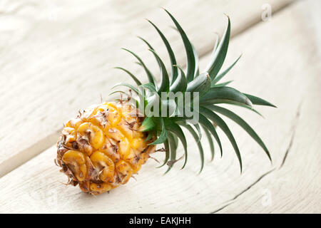 Ananas, isoliert auf weiss. Stockfoto