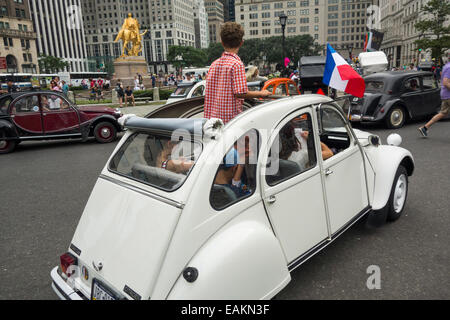 Citroen Auto-show in der Bastille Day Parade in New York City Stockfoto