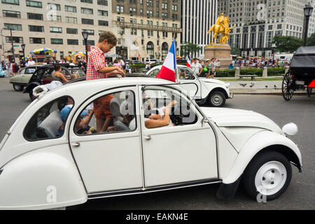Citroen Auto-show in der Bastille Day Parade in New York City Stockfoto