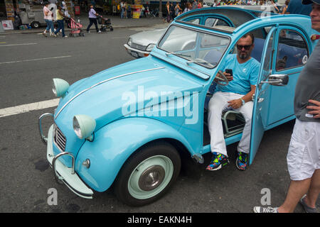 Citroen Auto-show in der Bastille Day Parade in New York City Stockfoto