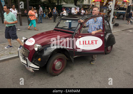 Citroen Auto-show in der Bastille Day Parade in New York City Stockfoto