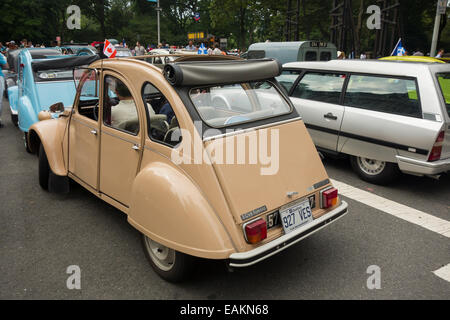 Citroen Auto-show in der Bastille Day Parade in New York City Stockfoto