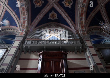 CORTONA, Italien - 18. September 2014: Kirche von Santa Margherita (13. Jahrhundert) Innenansicht der Eingang mit der Rohr-orga Stockfoto