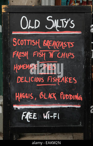 Alten Salty traditionelle "Chippy", in der Argyle Street, auf der trendigen regeneriert "Finnieston Strip" in Glasgow, Scotland, UK Stockfoto