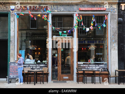 Alten Salty traditionelle "Chippy". in der Argyle Street regeneriert auf der trendigen "Finnieston Strip" in Glasgow, Scotland, UK Stockfoto