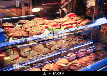 Sandwiches in einem Schaufenster angezeigt Stockfoto