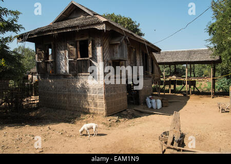 Traditionellen Wohnhäuser, Haus am Inwa, Ava, in der Nähe von Mandalay, Birma, Myanmar, Südostasien, Asien, Stockfoto