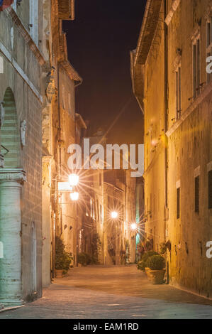 Die italienische Stadt spät in die Nacht in der Toskana Stockfoto