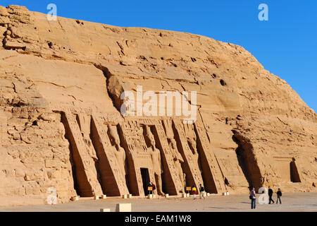 Tempel der Nefertari (Gemahlin von Ramses II) in Abu Simbel, Oberägypten Stockfoto