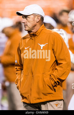 15. November 2104: Texas Longhorns Assistent Trainer Shawn Watson vor NCAA Football Spiel zwischen die Oklahoma State Cowboys und die Texas Longhorns im Boone Pickens Stadium in Stillwater, OK. Stockfoto