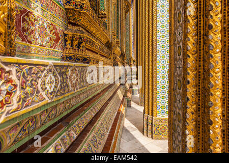 Details der Wat Phra Kaeo, der Tempel des Smaragd-Buddha, Bangkok, Thailand. Stockfoto