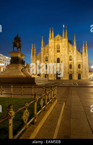 Vittorio Emanuele Statue und Kathedrale in der Piazza del Duomo, Mailand, Lombardei, Italien Stockfoto