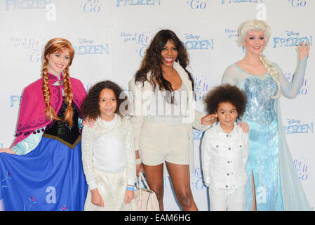 London, UK. 17. November 2014.  Sinitta nimmt einen prominenten Singalong von "Frozen" in der Royal Albert Hall am 17. November 2014 in London, England. Bildnachweis: Siehe Li/Alamy Live News Stockfoto