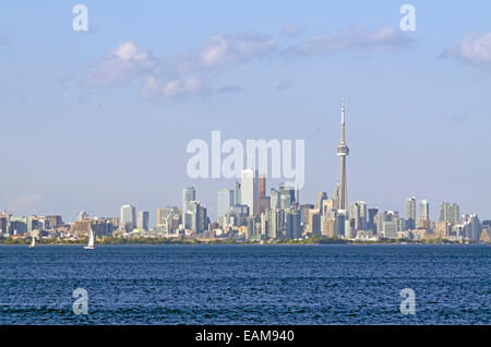 Toronto Skyline vom Ontario-See im Zeitpunkt des Sonnenuntergangs Stockfoto