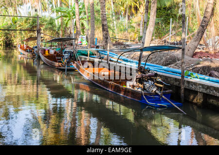 Das Longtail-Boot, bekannt als Ruea Hang Yao in der thailändischen Sprache ist eine Art von Wasserfahrzeugen in Südostasien heimisch Stockfoto