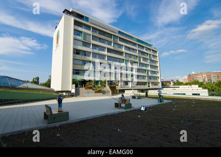 Bikini-Haus. Die Terrasse im neuen Einkaufszentrum in West-Berlin und Design-Hotel 25hours (149 Zimmer), eröffnet im Jahr 2014 Stockfoto