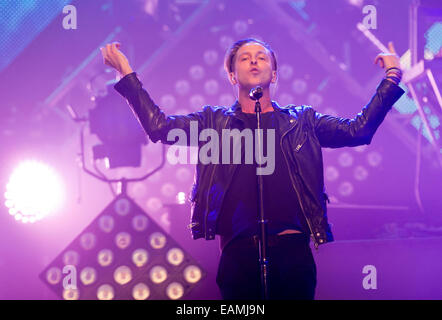 Prag, Tschechische Republik. 14. November 2014. Sänger der US-amerikanischen Band OneRepublic Ryan Tedder führt in Prag, Tschechische Republik, 14. November 2014. © Vit Simanek/CTK Foto/Alamy Live-Nachrichten Stockfoto