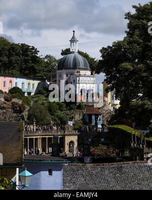 Atmosphäre während Festival Nr. 6 auf 09.06.2014 Festival Nr. 6, Portmeirion. Einen Überblick über das Dorf. Bild von Julie Edwards Stockfoto