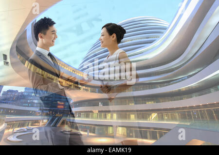 Erfolgreicher Mann einen Anruf tätigen Stockfoto