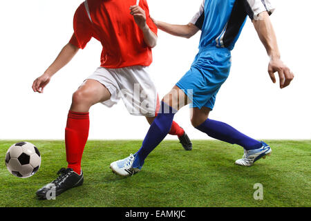 Zwei Fußballer, den Ball zu berauben Stockfoto