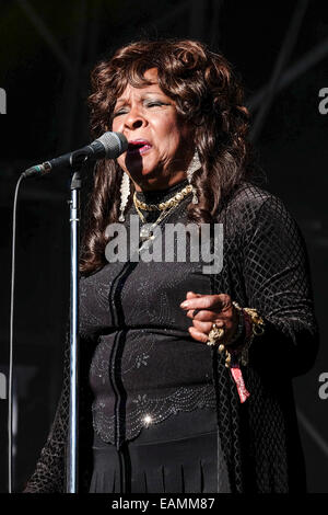 Martha Reeves &amp; the Vandellas spielt Festival Nr. 6 am 09.07.2014 im Festival Nr. 6, Portmeirion.  Personen im Bild: Martha Reeves. Bild von Julie Edwards Stockfoto