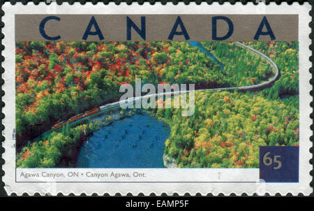 Kanada - ca. 2002: Briefmarke gedruckt in Kanada zeigt Sehenswürdigkeiten - Agawa Canyon, Ontario, ca. 2002 Stockfoto