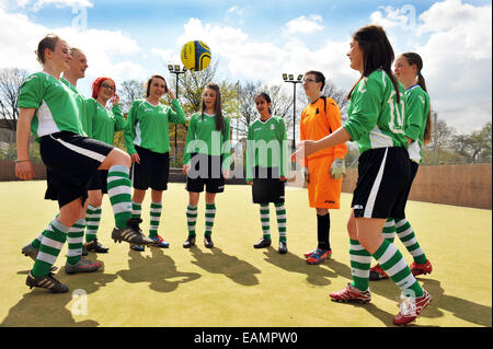 Frauen Fußball-Team Praxis, Bradford College, UK Stockfoto