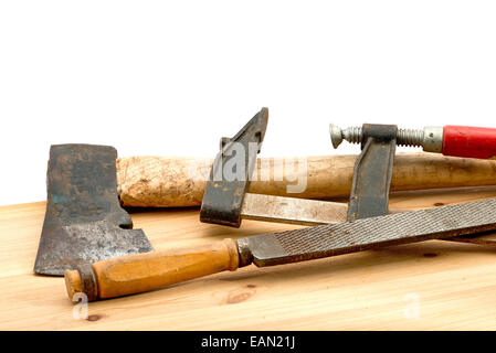 alten benutzten Werkzeuge auf dem Schreibtisch aus Holz Stockfoto