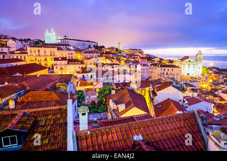 Lissabon, Portugal-Skyline in Alfama, das älteste Viertel der Stadt. Stockfoto