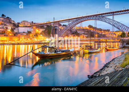 Porto, Portugal Stadtbild auf den Fluss Douro. Stockfoto