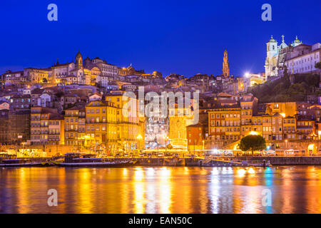 Porto, Portugal Stadtbild über den Fluss Douro. Stockfoto