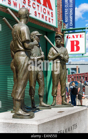 Die Teamkollegen Statue außerhalb der Boston Red Sox Stadion im Fenway Park in Boston, Massachusetts - USA stationiert. Stockfoto