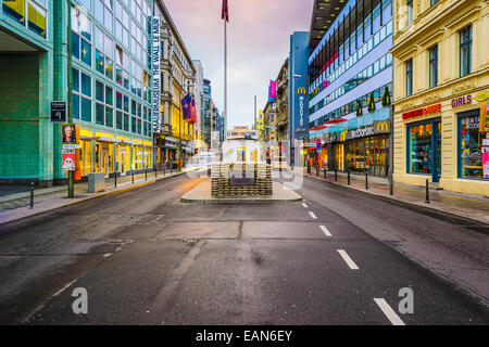 Checkpoint Charlie in Berlin, Deutschland. Stockfoto