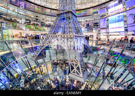 Galeries Lafayette befindet sich auf der Friedrichstraße, Einkaufen in Berlin. Stockfoto