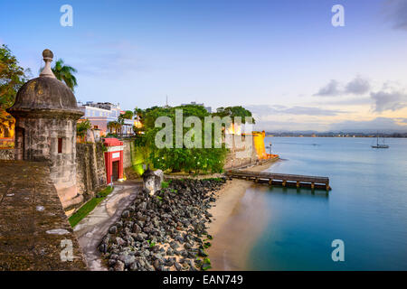 San Juan, Puerto Rico, alte Stadtblick über Paseo De La Princesa. Stockfoto