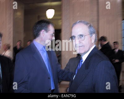 13. Dezember 2000, exklusiv hinter den Kulissen in Stormont, wenn Bill Clinton und George Mitchell trafen sich Mitglieder von SInn Féin. Stockfoto