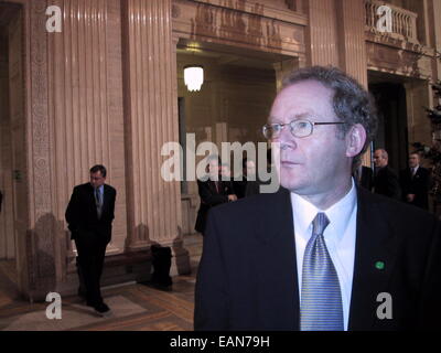 13. Dezember 2000, exklusiv hinter den Kulissen in Stormont, wenn Bill Clinton und George Mitchell trafen sich Mitglieder von SInn Féin. Stockfoto