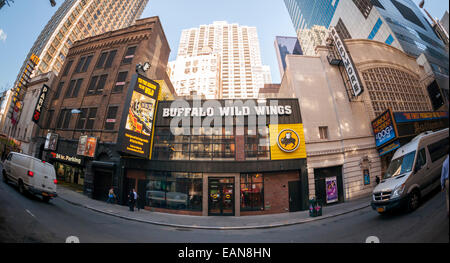 Ein Zweig der Times Square der Buffalo Wild Wings-Restaurant-Kette in New York Stockfoto