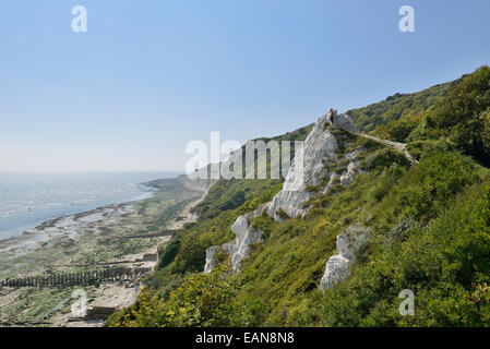 Frischluftkick am Strand von Holywell Rückzug. Eastbourne. East Sussex. UK Stockfoto