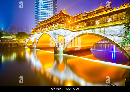 Chengdu, Sichuan, China Anshun Brücke über den Jin-Fluss. Stockfoto
