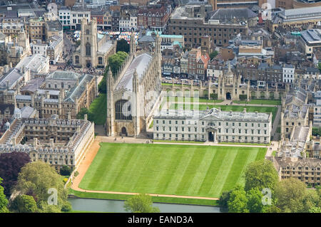 CAMBRIDGE UNIVERSITÄT AUS DER LUFT ZEIGEN DIE RÜCKSEITEN UND DIE HOCHSCHULEN. Stockfoto