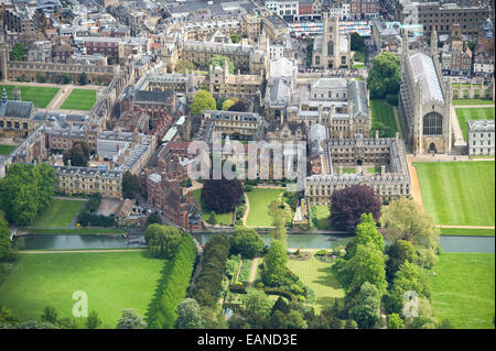 CAMBRIDGE UNIVERSITÄT AUS DER LUFT ZEIGEN DIE RÜCKSEITEN UND DIE HOCHSCHULEN. Stockfoto
