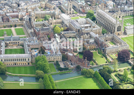 CAMBRIDGE UNIVERSITÄT AUS DER LUFT ZEIGEN DIE RÜCKSEITEN UND DIE HOCHSCHULEN. Stockfoto