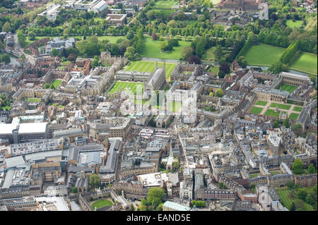 CAMBRIDGE UNIVERSITÄT AUS DER LUFT ZEIGEN DIE RÜCKSEITEN UND DIE HOCHSCHULEN. Stockfoto
